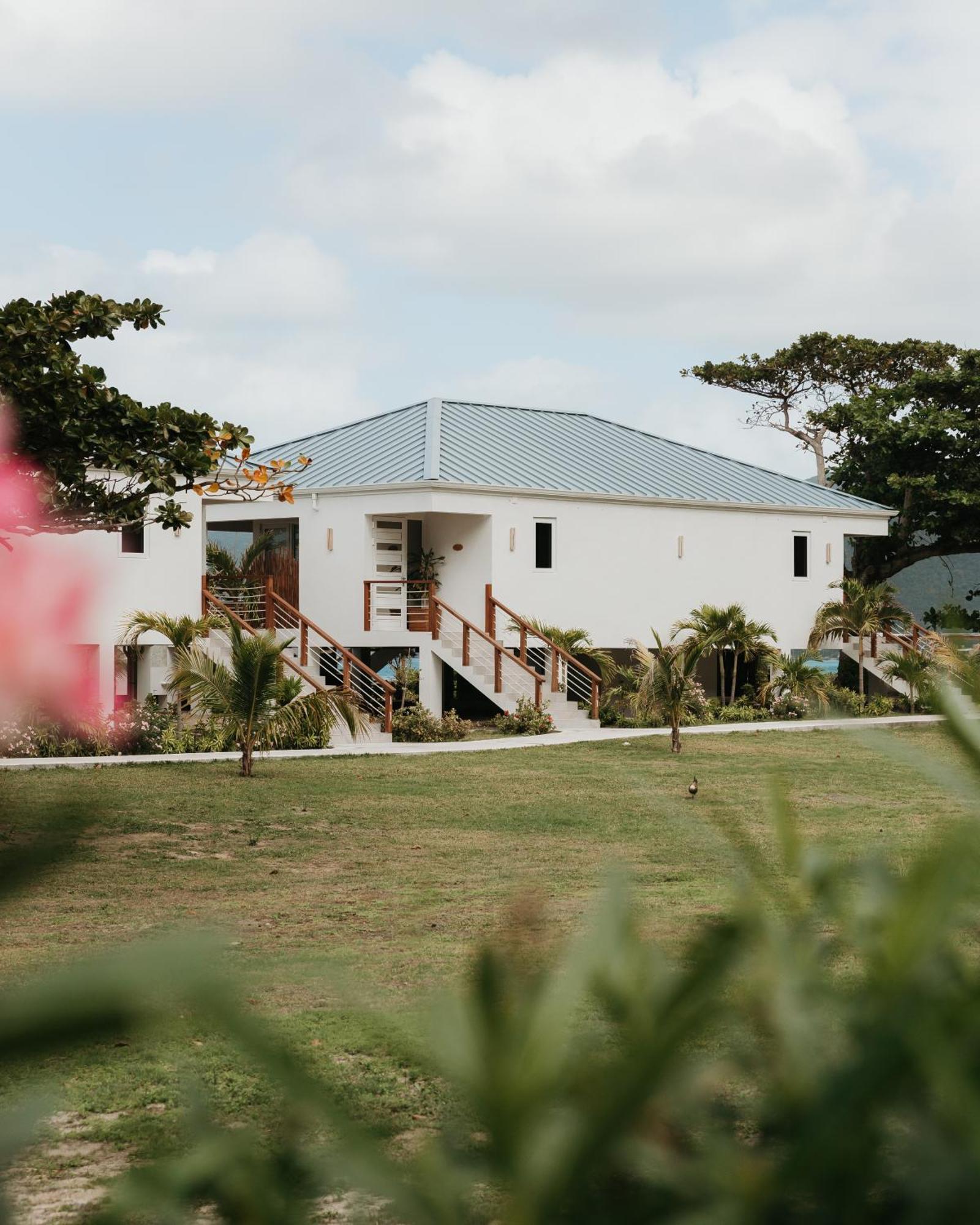 Long Bay Beach Resort 淡水池塘 外观 照片