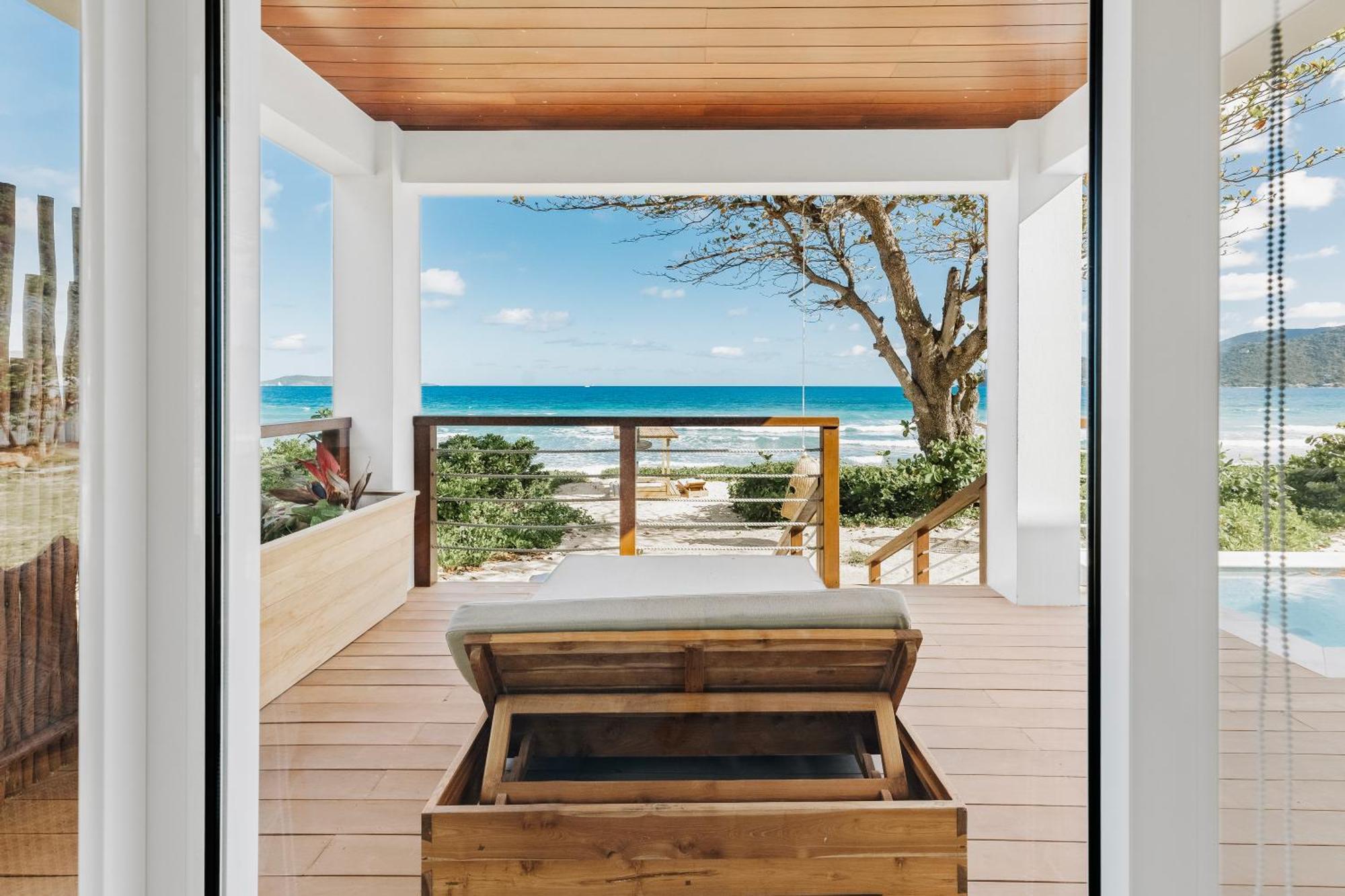 Long Bay Beach Resort 淡水池塘 外观 照片